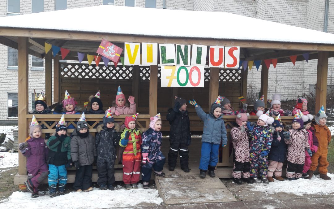 Mokyklos mokiniai sveikina Vilnių su 700-uoju gimtadieniu!